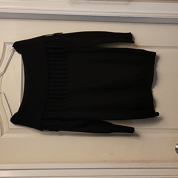 Off shoulder fringeneck sweater - Picture 1 of 4